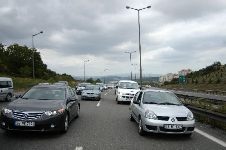 Trafiğe Yakalanan Tatilciler Hala Oy Kullanamadı