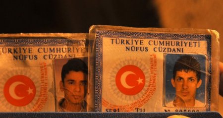 Trafik cezasını yatırmaya giderken kaza yapan gençlerden biri öldü