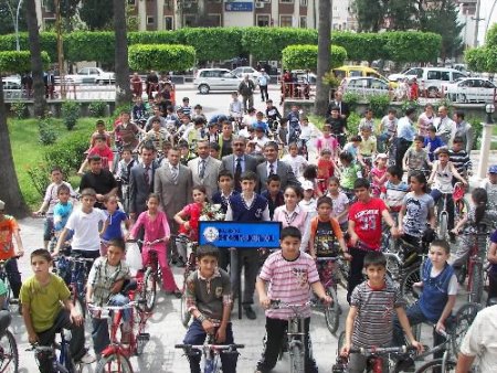 Trafik Haftası Dolayısıyla Öğrenciler Bisiklet Konvoyu Oluşturdu