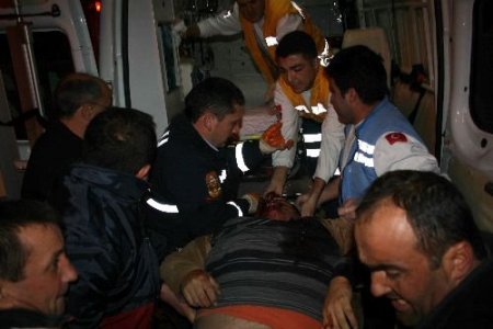 Trafik Işıkları Bulunmayan Kavşakta Kaza: 2 Ölü, 11 Yaralı