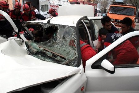Trafik kazası tatbikatı gerçeğini aratmadı