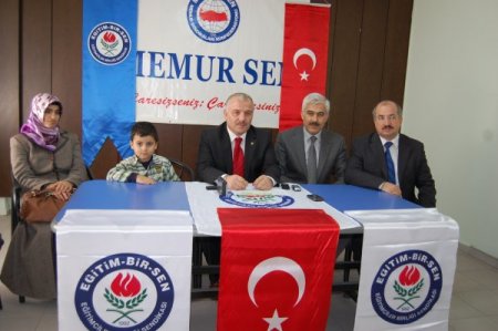 Trafik Kazasında Hayatını Kaybeden Öğretmenin Eşine 15 Bin Tl Destek