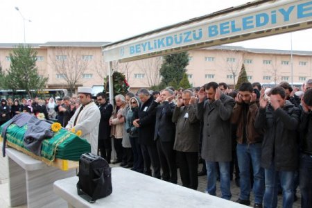 Trafik kazasında ölen Gitarist Öke Aydemir toprağa verildi