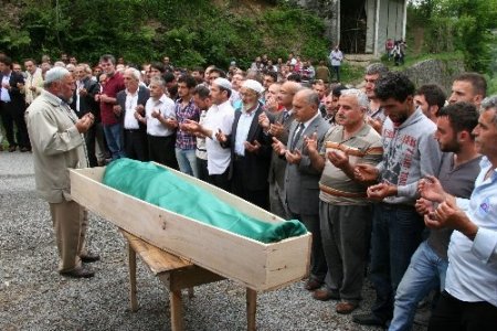 Trafik kazasında ölen taraftarın cenazesi toprağa verildi