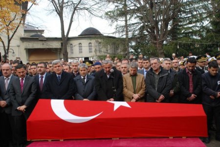 Trafik kazasında şehit olan Kocaelili er, toprağa verildi