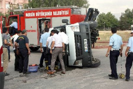 Trafik Kazasında Sıkışan Vatandaşı İtfaiye Kurtardı