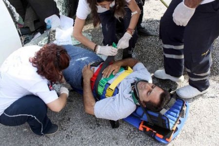 Trafik Kazasında Sıkışan Vatandaşı İtfaiye Kurtardı