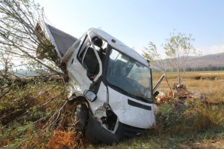 Trafik kazasında sürücüyü hava yastığı kurtardı