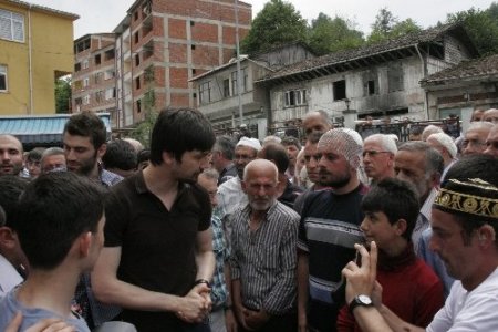 Trafik kazasında vefat eden Trabzonspor taraftarı, son yolculuğuna uğurlandı