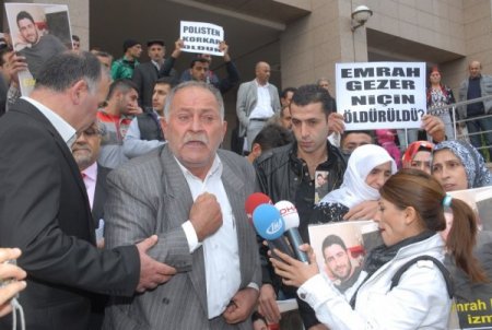 Trafik kazasının ardından Emrah Barlak'ı öldüren polisin yargılanmasına başlandı