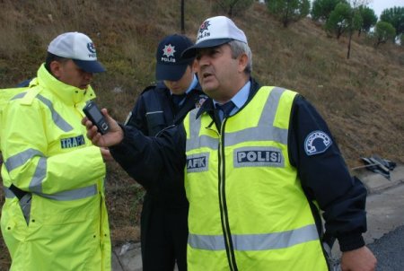 Trafik polisin zor anı: Telefonda ölen kişiyi söyleyemedi