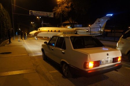 Trafikte 'uçak' gören sürücüler şok yaşadı (Özel)