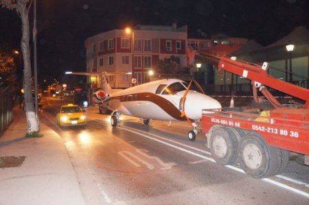 Trafikte 'uçak' gören sürücüler şok yaşadı (Özel)