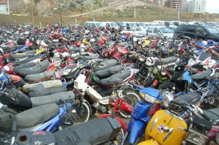 Trafikten Men Edilen Motosikletler, Otoparkta Çürüyor