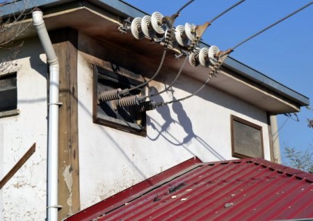 Trafoya çıkan çocuk elektrik akımına kapıldı