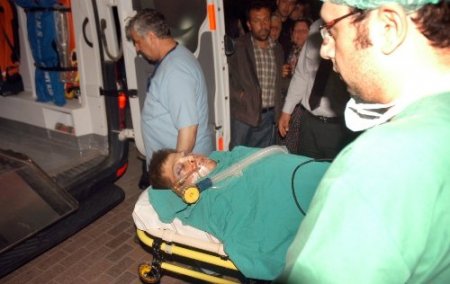 Traktör römorkundan düşerek ağır yaralandı