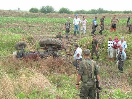 Traktörün Altında Kalan Emekli Polis Hayatını Kaybetti