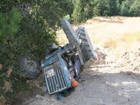 Traktörün Altında Kalan Sürücü Hayatını Kaybetti