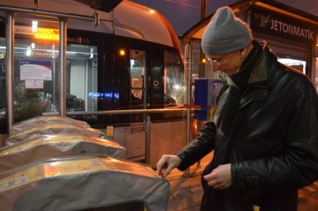 Tramvay yolcularına 'turnike' sürprizi