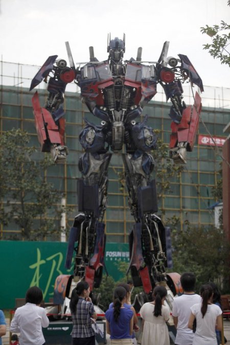 Transformers Filminin Başkahramanı Çin Sokaklarında