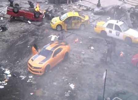 Transformers'in Yeni Filminin Setindeki Savaş Sahneleri Gerçeği Aratmadı