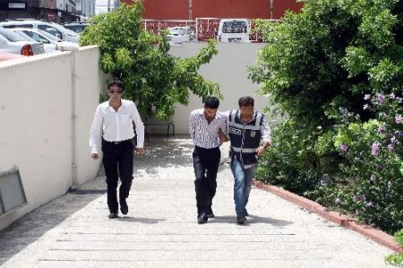 Travestiyi Öldürdüğü İddia Edilen Zanlıyı Sigara İzmariti Ele Verdi