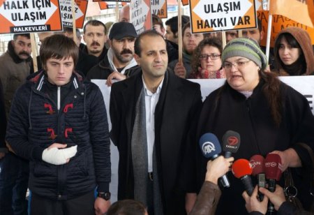 Tren istasyonunda parasız ulaşım eylemi