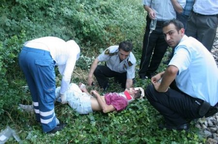 Trenden Trene Tekme Atmak İsterken Ağır Yaralandı