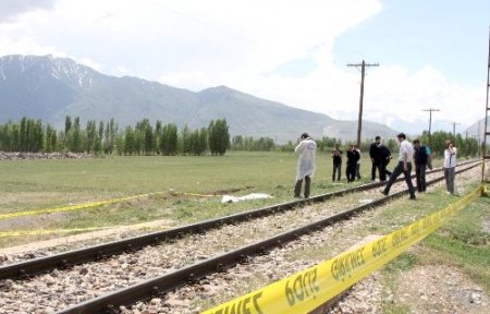 Trenin çarptığı yaşlı adam hayatını kaybetti