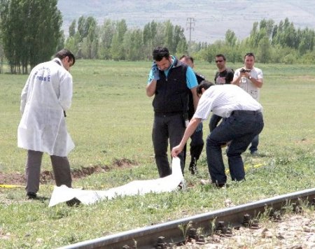 Trenin çarptığı yaşlı adam hayatını kaybetti