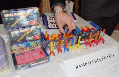 'Tribünlere ekmek arasında, iç çamaşırı içinde maytap sokuyorlar'