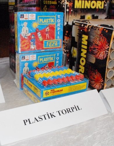 'Tribünlere ekmek arasında, iç çamaşırı içinde maytap sokuyorlar'