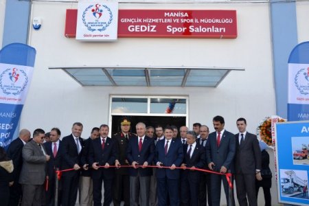 Tribünün âtıl bekleyen alt kısmı spor salonlarına çevrildi