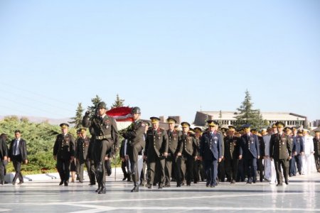TSK komuta kademesi, Devlet Mezarlığı'nı ziyaret etti