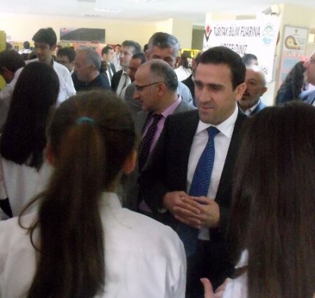 TÜBİTAK bilim fuarında öğrencilerin projeleri büyük ilgi gördü