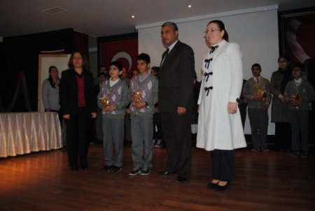 Tübitak'a Proje Sunan Öğrenciler Mp4 Çalarla Ödülendirildi