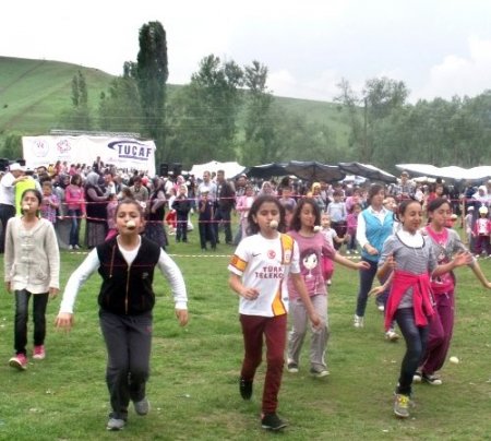 TÜÇAF’ın Gençlik ve Bahar Şenliği coşkulu geçti