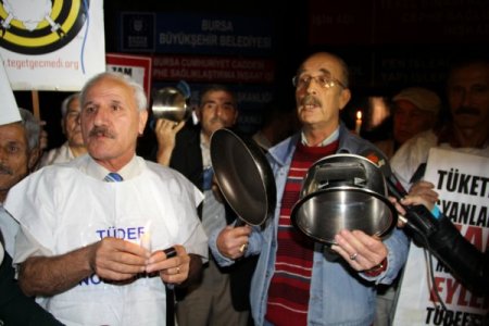 TÜDEF, zamları tencere, tava ve mumla protesto etti
