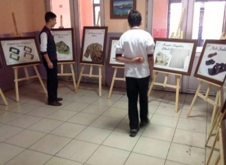 Tuğ Ortaokulu'nda 'Kutsal Emanetler' fotoğraf sergisi açıldı