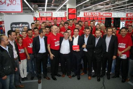 Tüketiciler Tepki Gösterdi; Media Markt 'ben Aptal Edğilim' Sloganını Rafa Kaldırdı