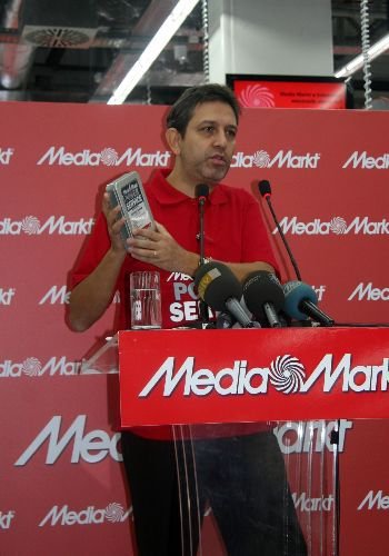 Tüketiciler Tepki Gösterdi; Media Markt 'ben Aptal Edğilim' Sloganını Rafa Kaldırdı