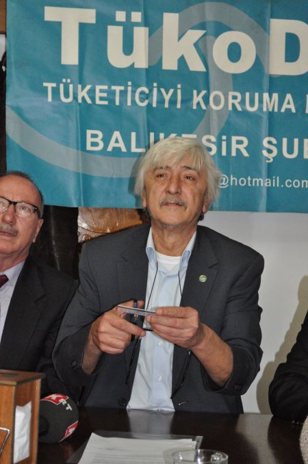 'Tüketicilerin, banka kasalarında birikmiş 10 milyar lira kart aidatı var'