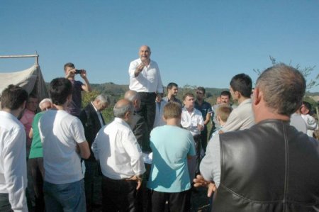 Tulum Çalıp Oynayarak Çimento Fabrikasını Protesto Ettiler