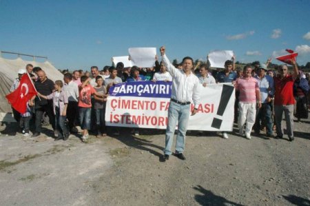 Tulum Çalıp Oynayarak Çimento Fabrikasını Protesto Ettiler