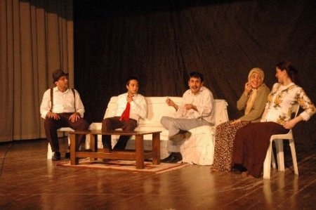 'tuna Boyu' İskenderun'daki Tiyatroseverleri Duygulandırdı