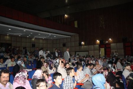 'tuna Boyu' Oyunu İzleyenleri Ağlattı
