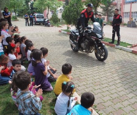 Tunagür Anaokulu öğrencileri, polisi çok sevdi