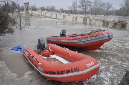 Tunca Nehri Buz Tuttu
