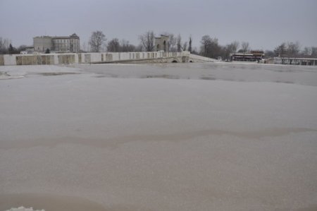 Tunca Nehri Buz Tuttu