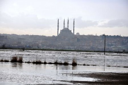 Tunca Nehri'nde Su Seviyesi Artıyor